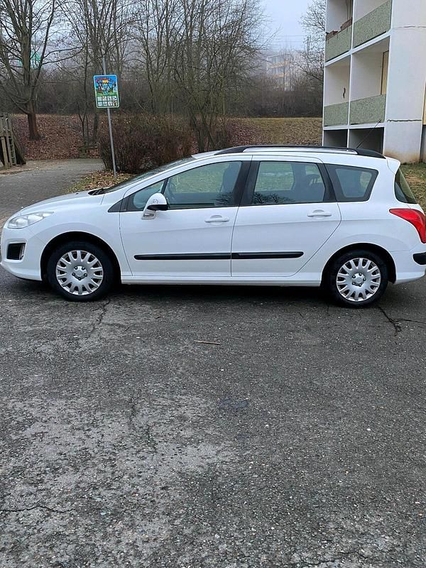 Gebraucht Peugeot 308 105 PS (77 kW) 2012 Weiß Kombi