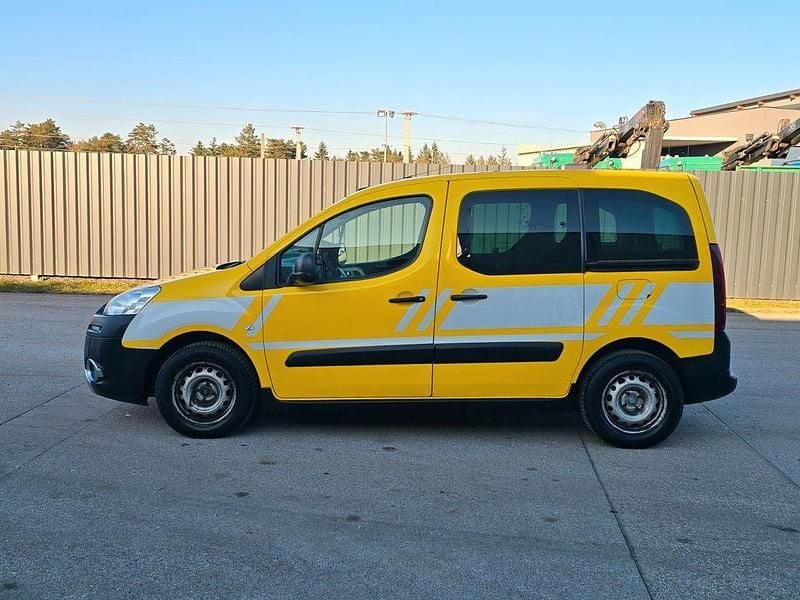 Gebraucht Peugeot Partner Tepee Outdoor 92 PS (67 kW) 2013 Gelb Van / Kleinbus