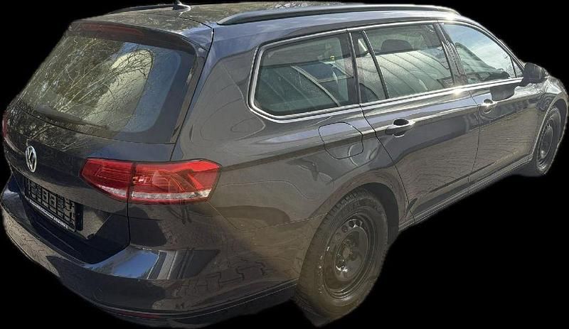 Gebraucht VW Passat Trendline 150 PS (110 kW) 2018 Mangangrau metallic Kombi
