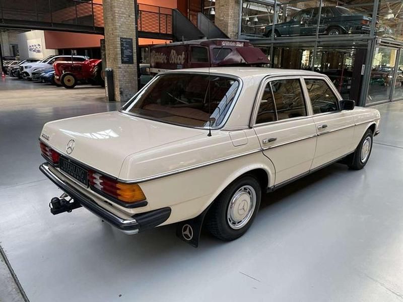 Gebraucht Mercedes E230 125 PS (91 kW) 1983 Beige Limousine