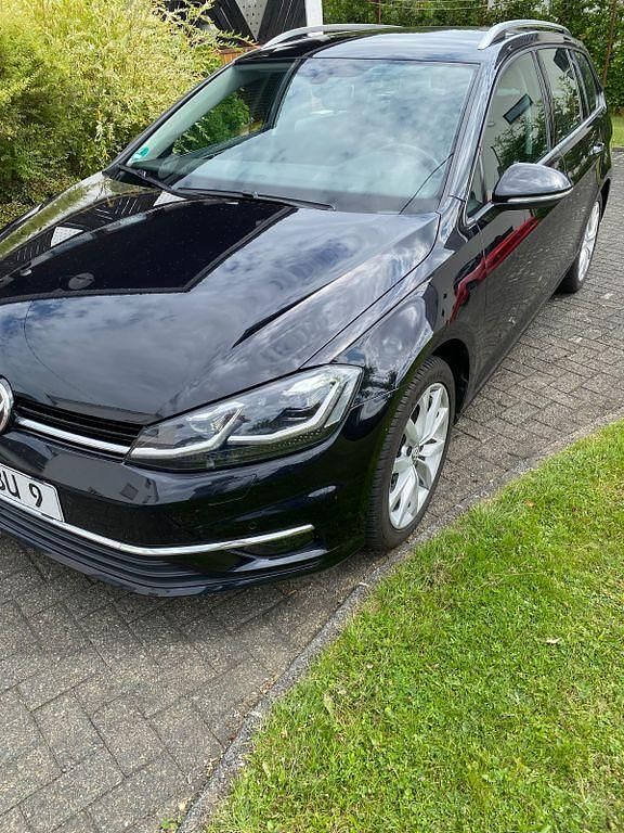 Schwarz Gebraucht 2018 VW Golf VII Highline Kombi | 14.400 € (Superpreis) - Bild 1/4