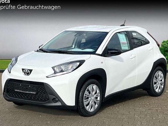 Schneeweiß Gebraucht 2023 Toyota Aygo X-play Kleinwagen | 15.200 € (Fairer Preis) - Bild 1/4