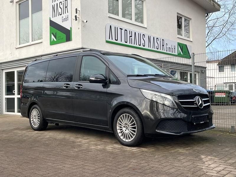 Grau Gebraucht 2022 Mercedes V220 Edition Van / Kleinbus | 34.900 € (Superpreis) - Bild 1/4