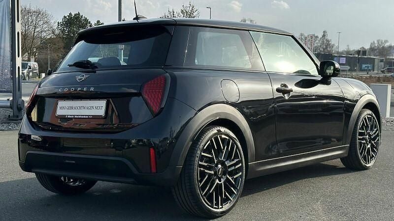 Gebraucht Mini Cooper 114 kW (156 PS) 2025 Midnight black metallic Kleinwagen