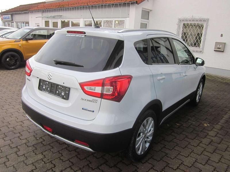 Gebraucht Suzuki SX4 Comfort 129 PS (94 kW) 2021 Znl cool white pearl met Limousine