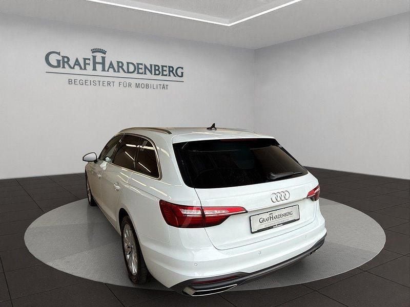 Używany Audi A4 Ambiente 150 KM (110 kW) 2021 Biały Kombi