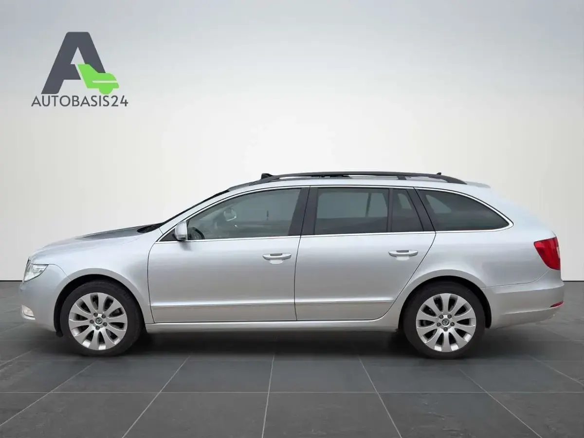 Używany Skoda Superb 170 KM (125 kW) 2012 Srebrny Kombi