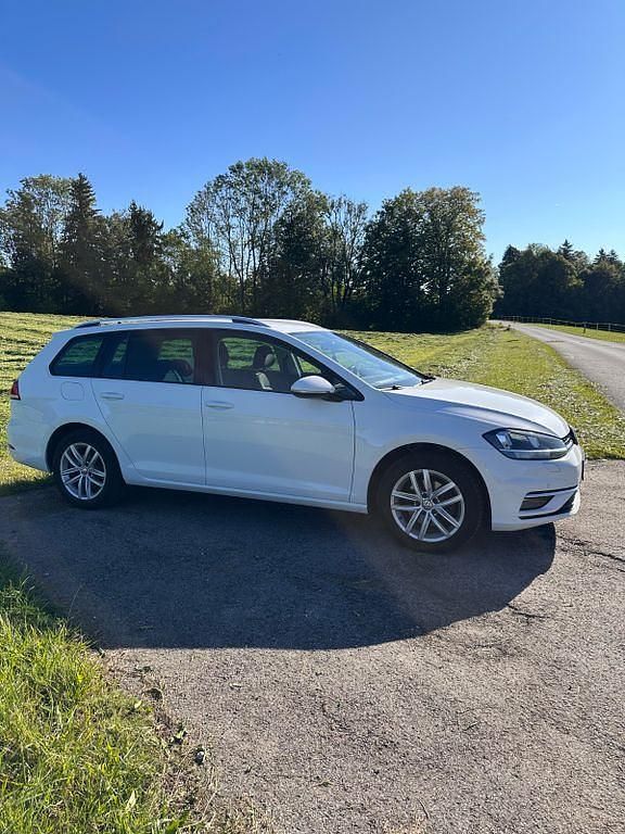 Gebraucht VW Golf VII Trendline 116 PS (85 kW) 2017 Weiß Kombi