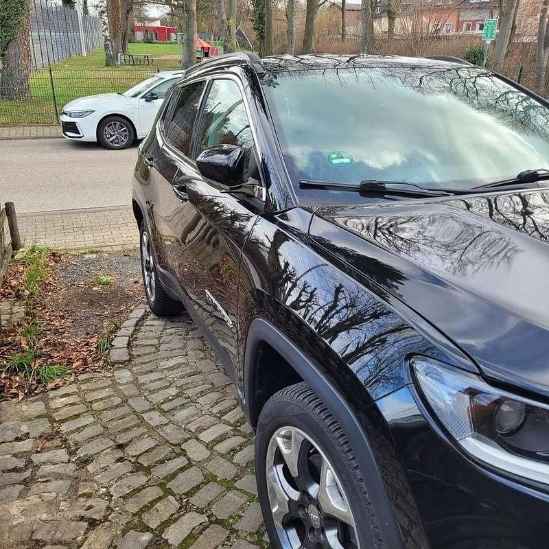 Gebraucht Jeep Compass Limited 170 PS (125 kW) 2019 Schwarz SUV