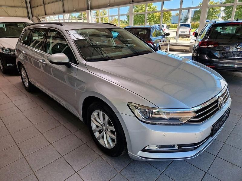 Gebraucht VW Passat 120 PS (88 kW) 2019 Silber Kombi