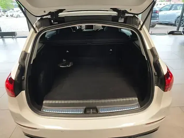 Gebraucht Mercedes C300e 313 PS (230 kW) 2023 Weiß Kombi