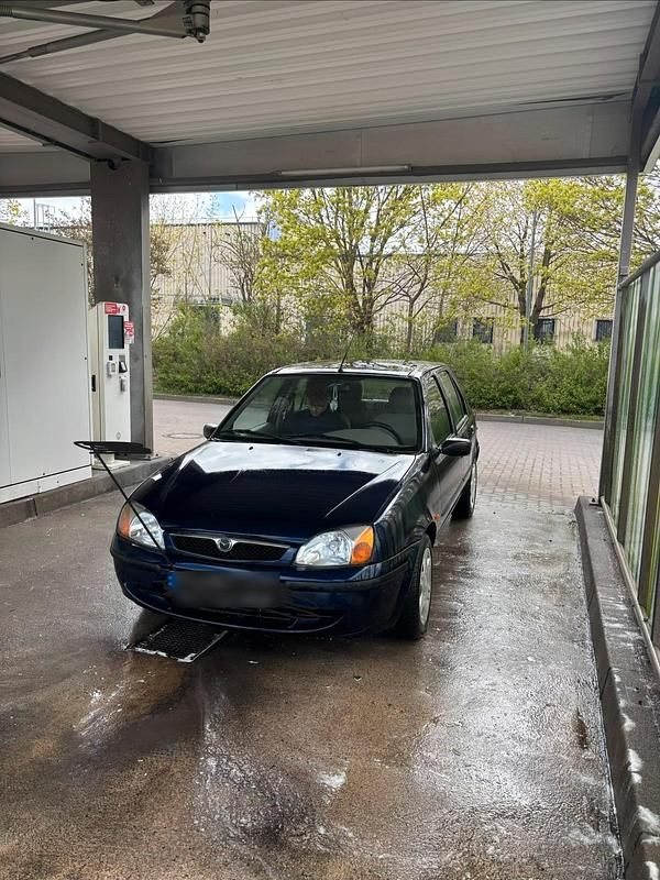 Second-hand Mazda 121 65 CP (47 kW) 2000 Albastru Hatchback