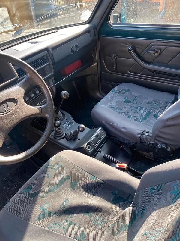 Gebraucht Lada niva 85 PS (62 kW) 2009 Grün SUV