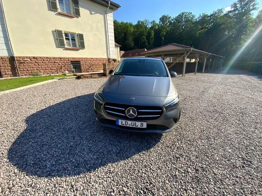 Gebraucht Mercedes B200 150 PS (110 kW) 2019 Grau Kleinwagen