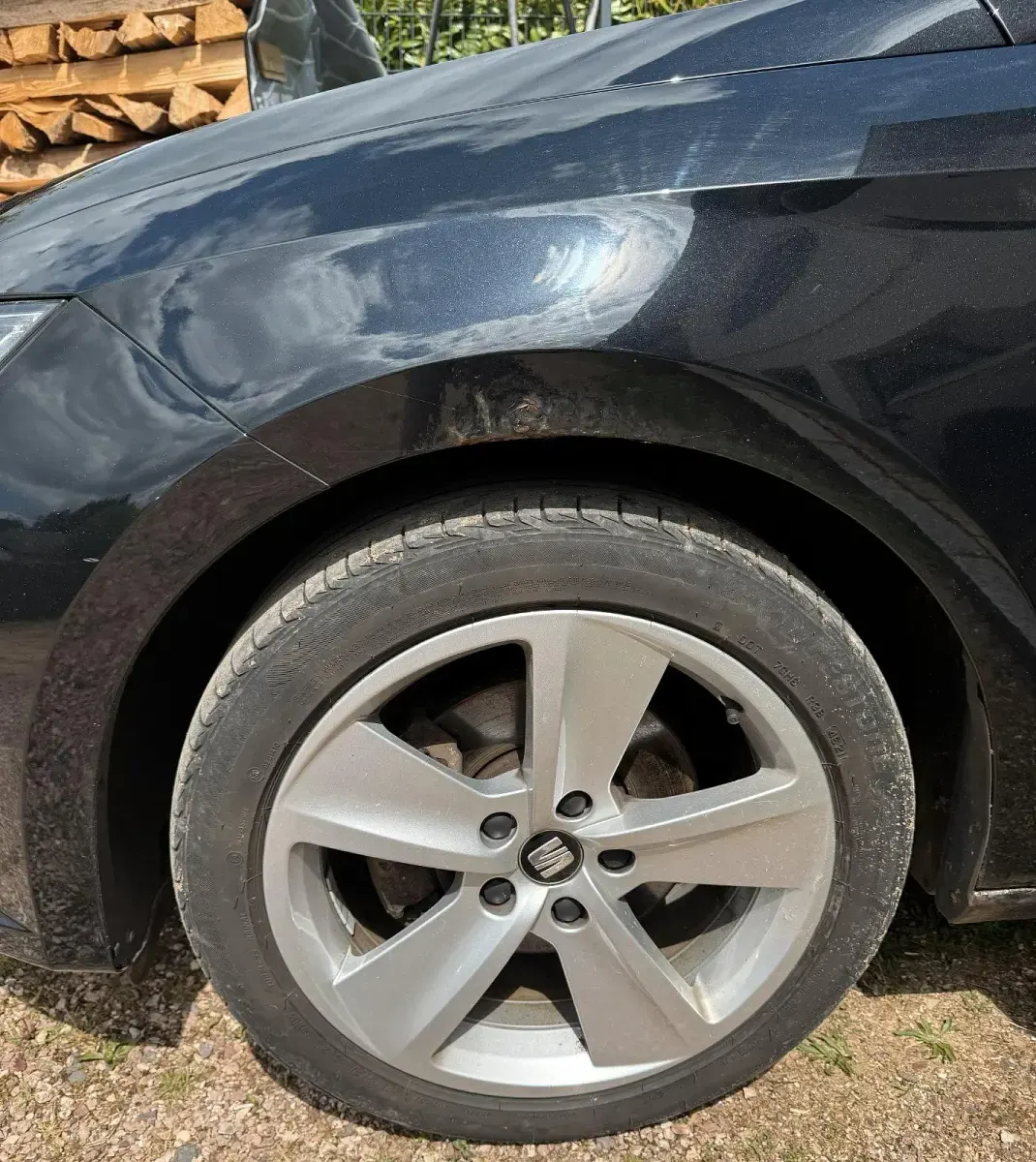 Używany Seat Leon FR 150 KM (110 kW) 2014 Czarny Sedan/Limuzyna