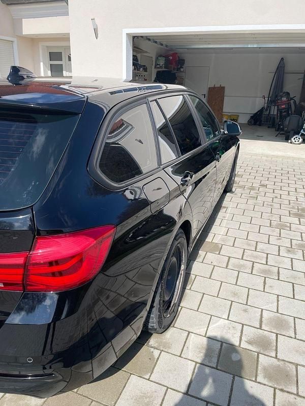 Gebraucht BMW 318 Advantage 150 PS (110 kW) 2016 Schwarz Kombi