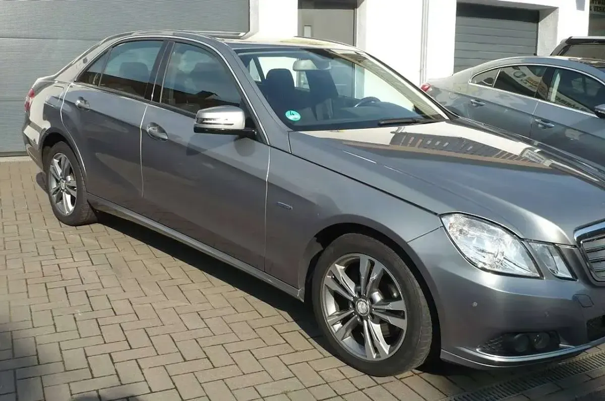 Gebraucht Mercedes E250 204 PS (150 kW) 2009 Grau Limousine