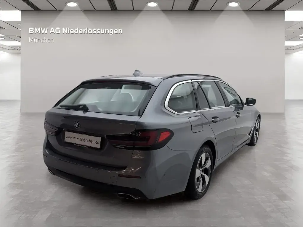 Gebraucht BMW 520 190 PS (139 kW) 2023 Grau Kombi
