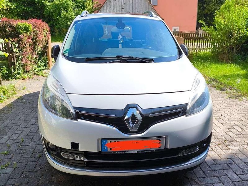 Weiß Gebraucht 2013 Renault Grand Scénic III Bose Edition Van / Kleinbus | 6.900 € (Fairer Preis) - Bild 1/4