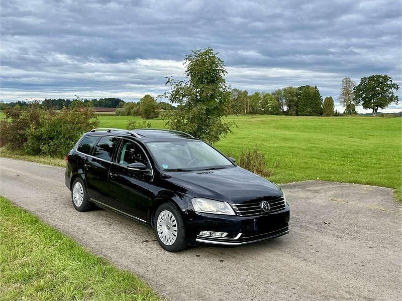 Schwarz Gebraucht 2012 VW Passat Highline Kombi | 9.500 € (Teuer) - Bild 1/4