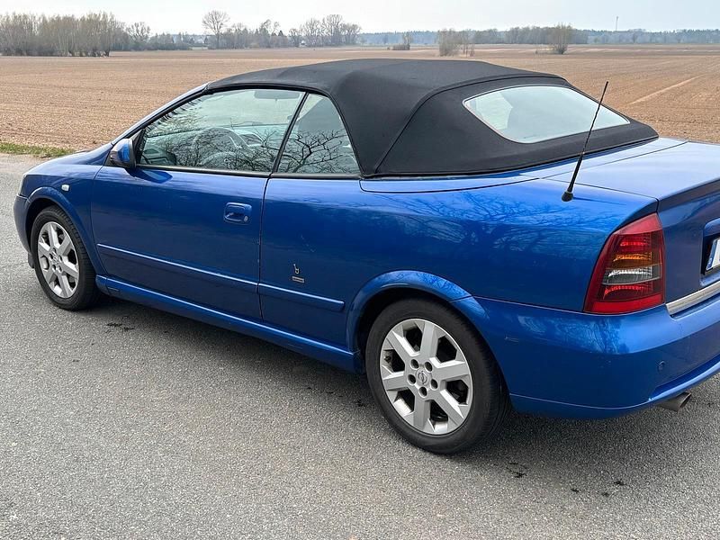 Gebraucht Opel Astra Cabriolet 148 PS (108 kW) 2004 Blau Cabrio