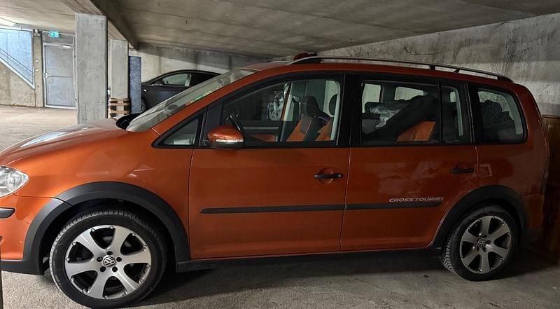 Gebraucht VW Touran 140 PS (102 kW) 2010 Rot Van / Kleinbus