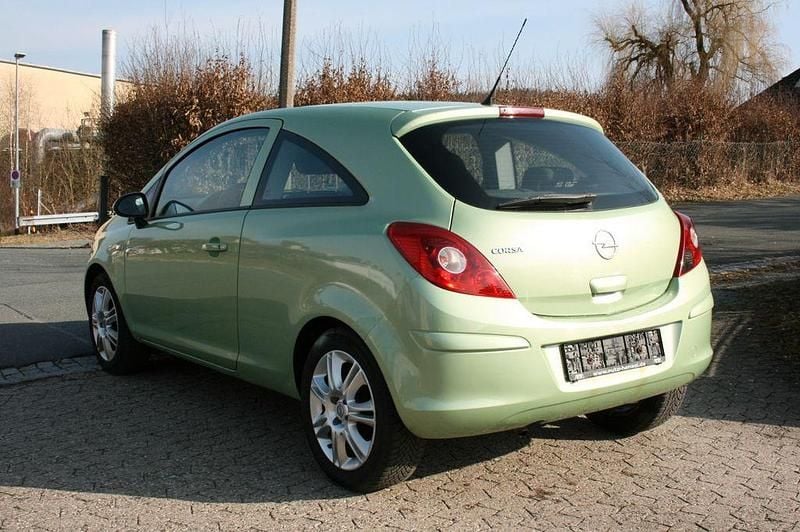 Gebraucht Opel Corsa Edition 80 PS (58 kW) 2009 Grün Kleinwagen
