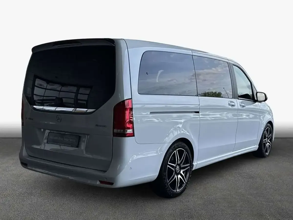 Gebraucht Mercedes V300 Night 237 PS (174 kW) 2022 Silber Van / Kleinbus