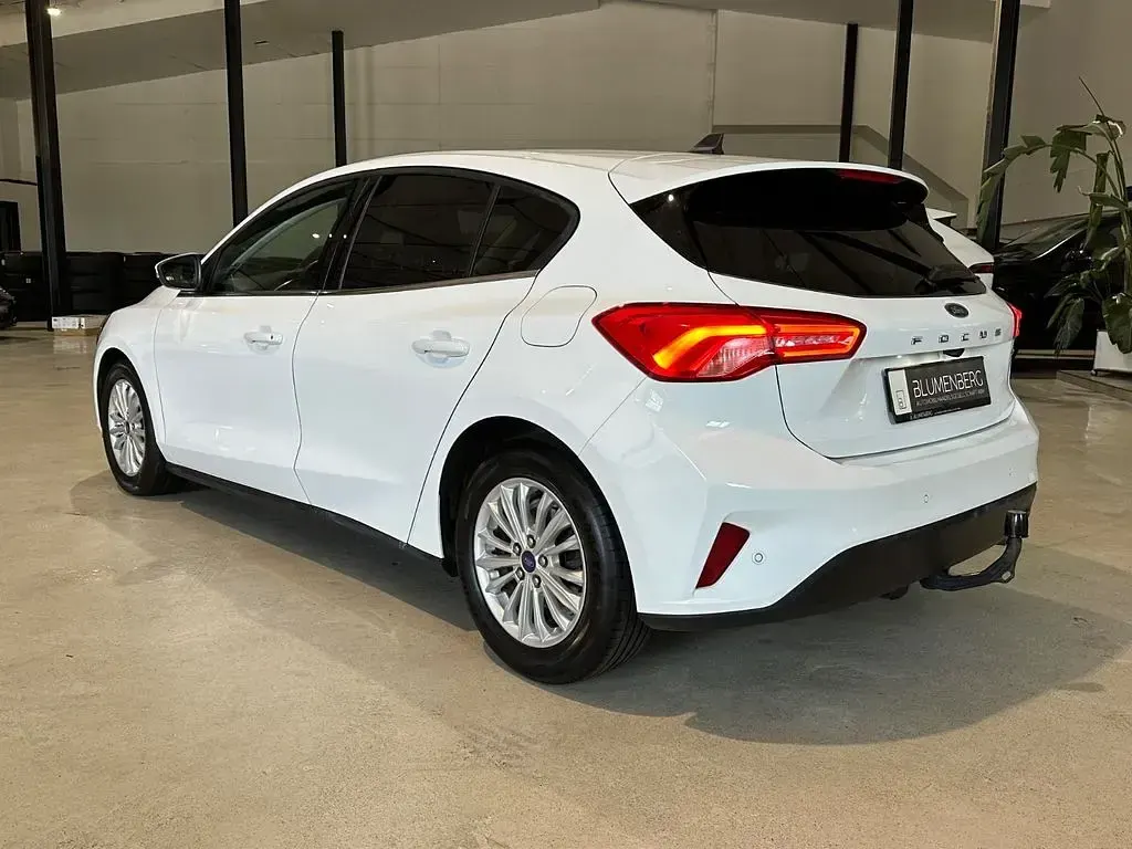 Gebraucht Ford Focus Titanium 125 PS (91 kW) 2021 Frozen white Limousine