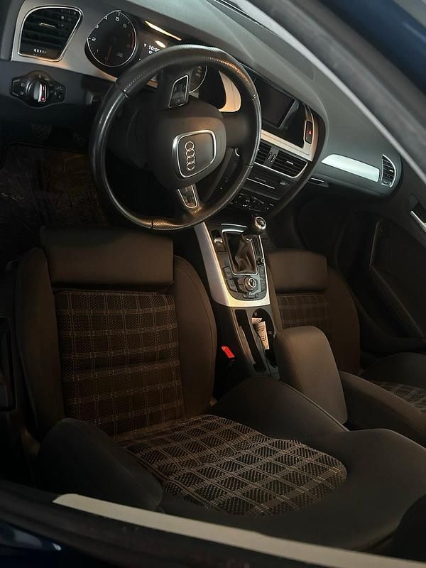 Gebraucht Audi A4 163 PS (119 kW) 2010 Blau Kombi