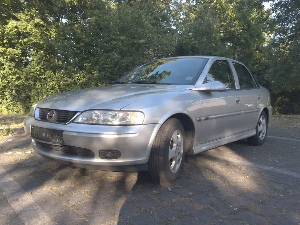 Gebraucht Opel Vectra Edition 136 PS (100 kW) 2000 Silber Limousine