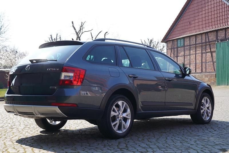 Gebraucht Skoda Octavia Scout 184 PS (135 kW) 2014 Grau Kombi