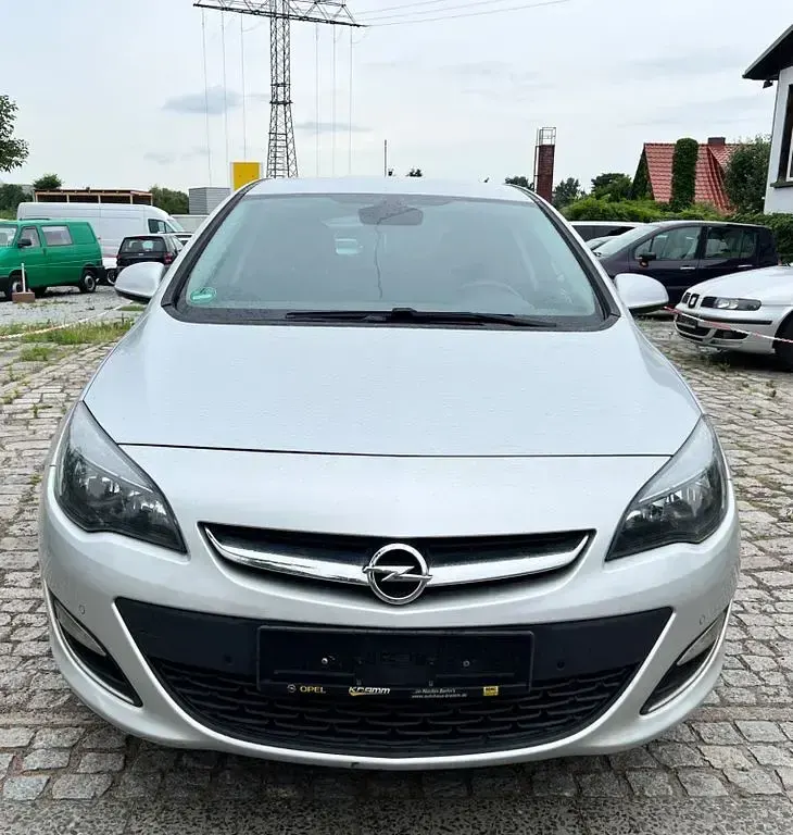 Gebraucht Opel Astra 116 PS (85 kW) 2013 Silber Limousine