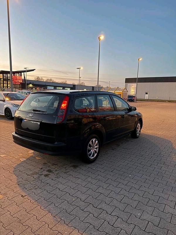 Gebraucht Ford Focus 101 PS (74 kW) 2005 Schwarz Kombi