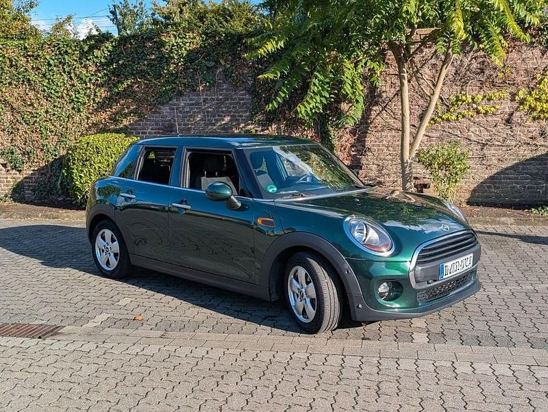 Grün Gebraucht 2016 Mini ONE Kleinwagen | 10.700 € (Etwas zu teuer) - Bild 1/4