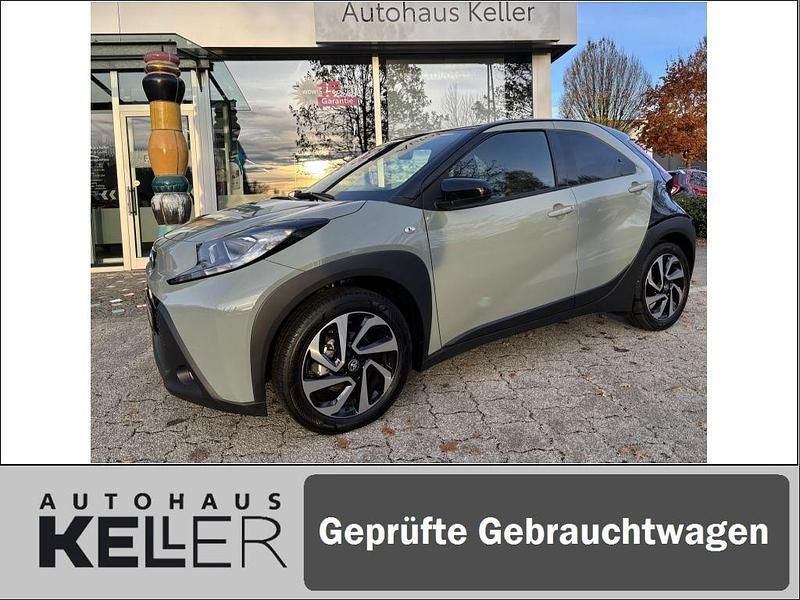 Grau Gebraucht 2025 Toyota Aygo X SUV | 15.960 € - Bild 1/4