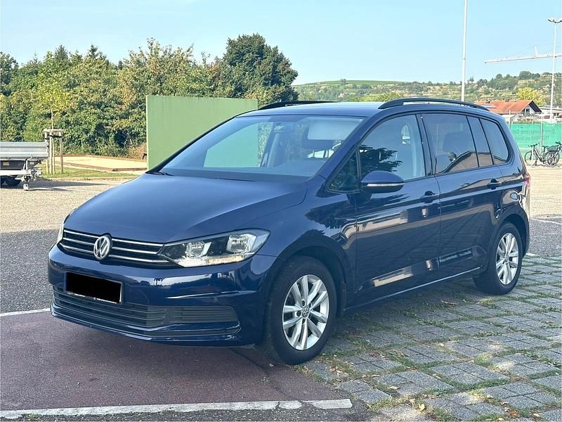 Blau Gebraucht 2015 VW Touran Comfortline Van / Kleinbus | 8.800 € (Superpreis) - Bild 1/4