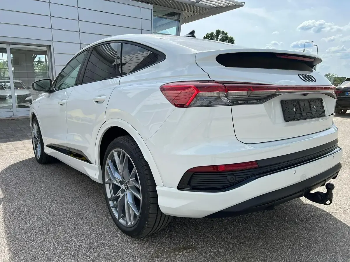 Gebraucht Audi Q4 Sportback e-tron S-Line 150 kW (204 PS) 2024 Gletscherweiß metallic SUV