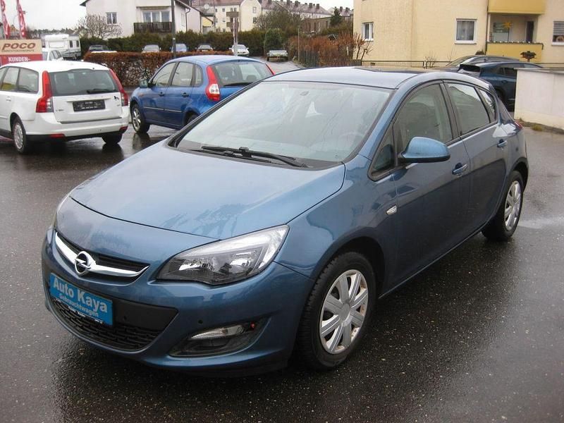 Blau Gebraucht 2013 Opel Astra Selection Limousine | 2.990 € (Superpreis) - Bild 1/4