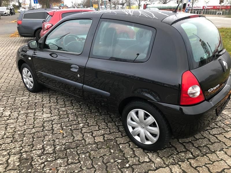 Gebraucht Renault Clio II 58 PS (42 kW) 2007 Schwarz Kleinwagen