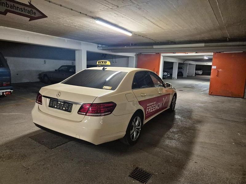 Gebraucht Mercedes E220 170 PS (125 kW) 2015 Gelb Limousine