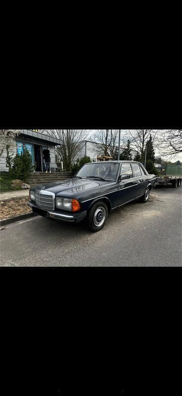 Blau Gebraucht 1980 Mercedes 240 Limousine | 4.900 € - Bild 1/4
