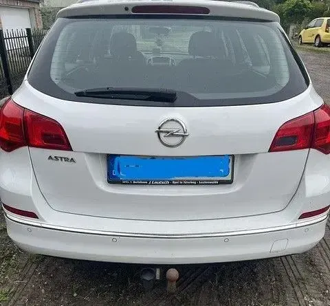 Gebraucht Opel Astra Selection 116 PS (85 kW) 2016 Weiß Kombi