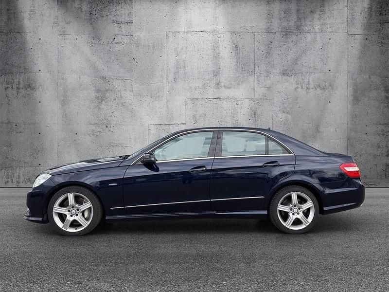Gebraucht Mercedes E500 AMG line 408 PS (300 kW) 2011 Blau Limousine