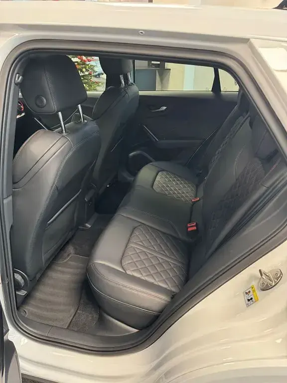 Gebraucht Audi SQ2 Sport 300 PS (220 kW) 2025 Weiß SUV