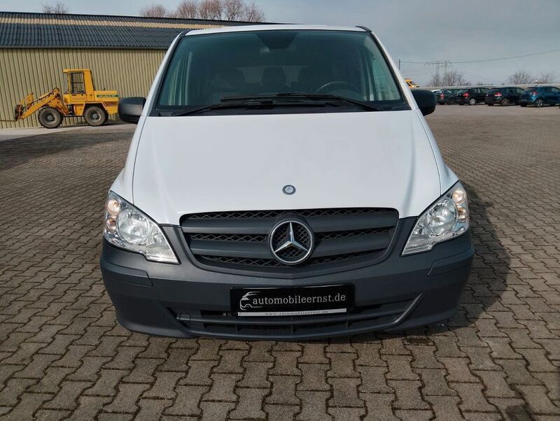 Weiß Gebraucht 2011 Mercedes Vito Van / Kleinbus | 11.999 € (Teuer) - Bild 1/4