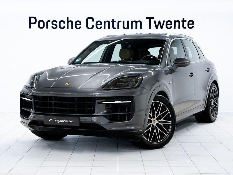 Grau Gebraucht 2024 Porsche Cayenne S E-Hybrid SUV | 147.900 € - Bild 1/4