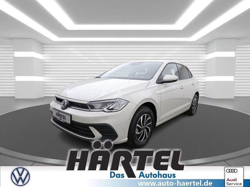 Rauchgrau (grey), metallic Neu 2025 VW Polo Life Limousine | 24.900 € (Guter Preis) - Bild 1/4