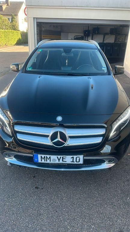 Schwarz Gebraucht 2014 Mercedes GLA200 SUV | 13.300 € (Superpreis) - Bild 1/4
