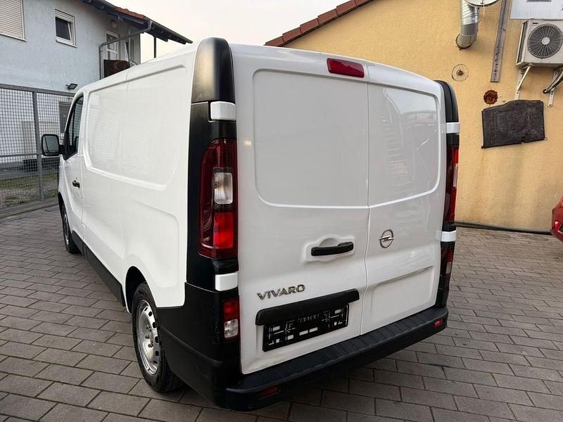 Usata Opel Vivaro 90 CV (66 kW) 2017 Bianco Monovolume